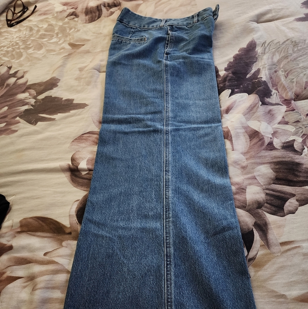 Express Women's Classic Blue Straight Leg Jeans
